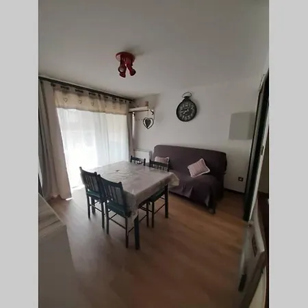 T2 En Rdc Avec Terrasse Apartmán